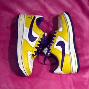 Like New 2009 Kobe Bryant Air Force 1 GS (very rare) size 5Y. Date is 07/08/09.